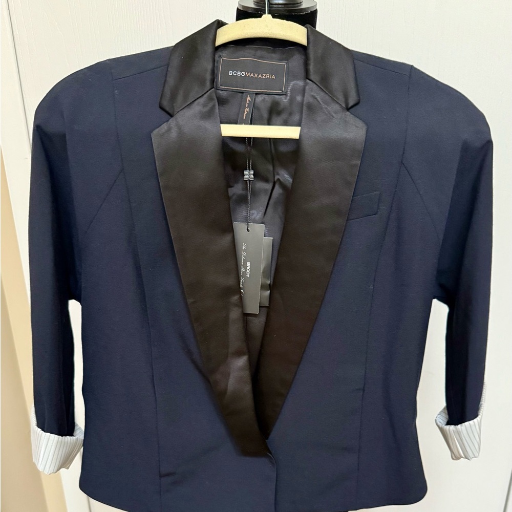 BCBGMAXAZRIA women’s Navy Blazer with Black Lapel
